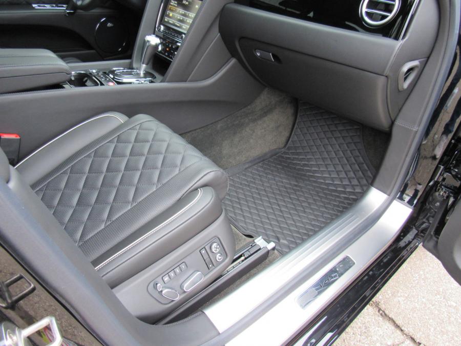 Интерьер Bentley Flying Spur V8 S 2017 года  (фото 74 из 154)